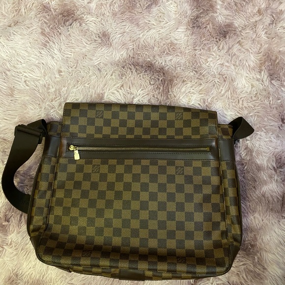 Authentic LV Messenger - Picture 4 of 10